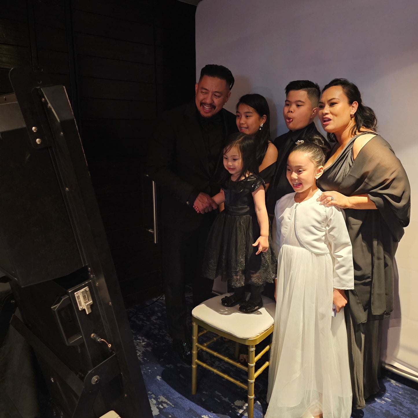 MIRROR BOOTH / PHOTO BOOTH